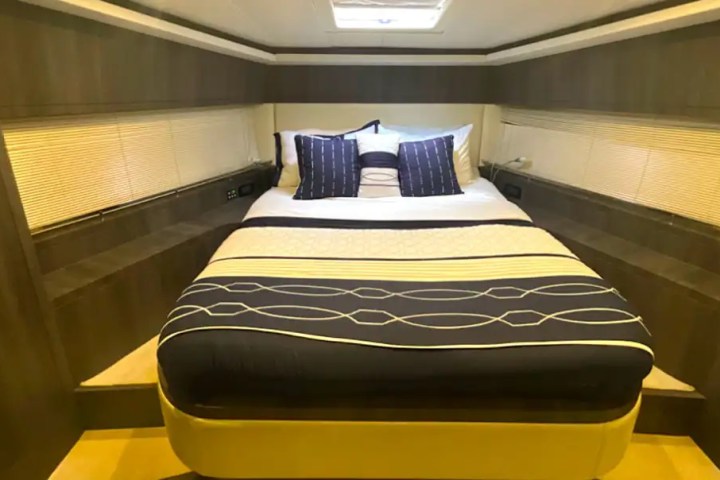 67' Uniesse - Yacht Rental in Tampa, Florida