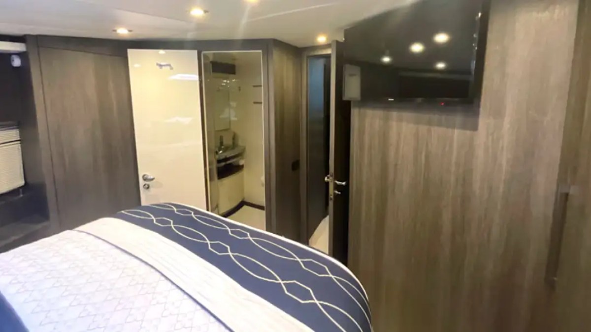 67' Uniesse - Yacht Rental in Tampa, Florida