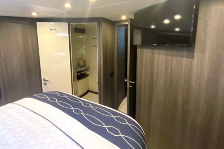 67' Uniesse - Yacht Rental in Tampa, Florida