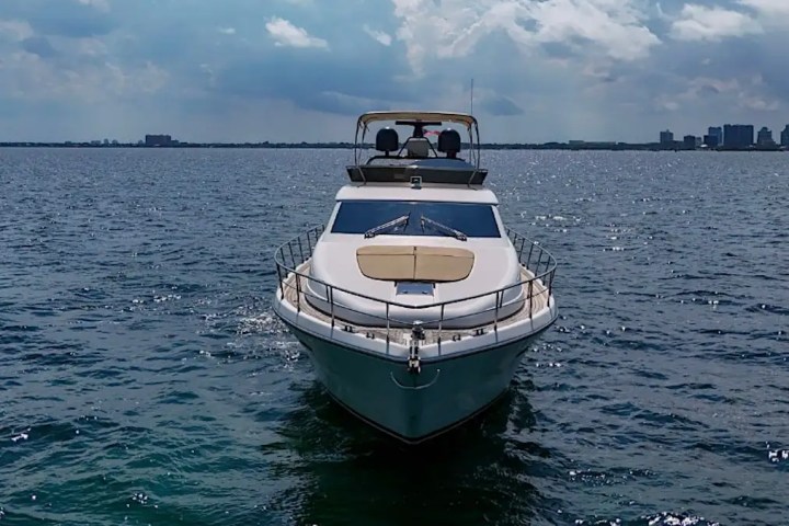 67' Uniesse - Yacht Rental in Tampa, Florida