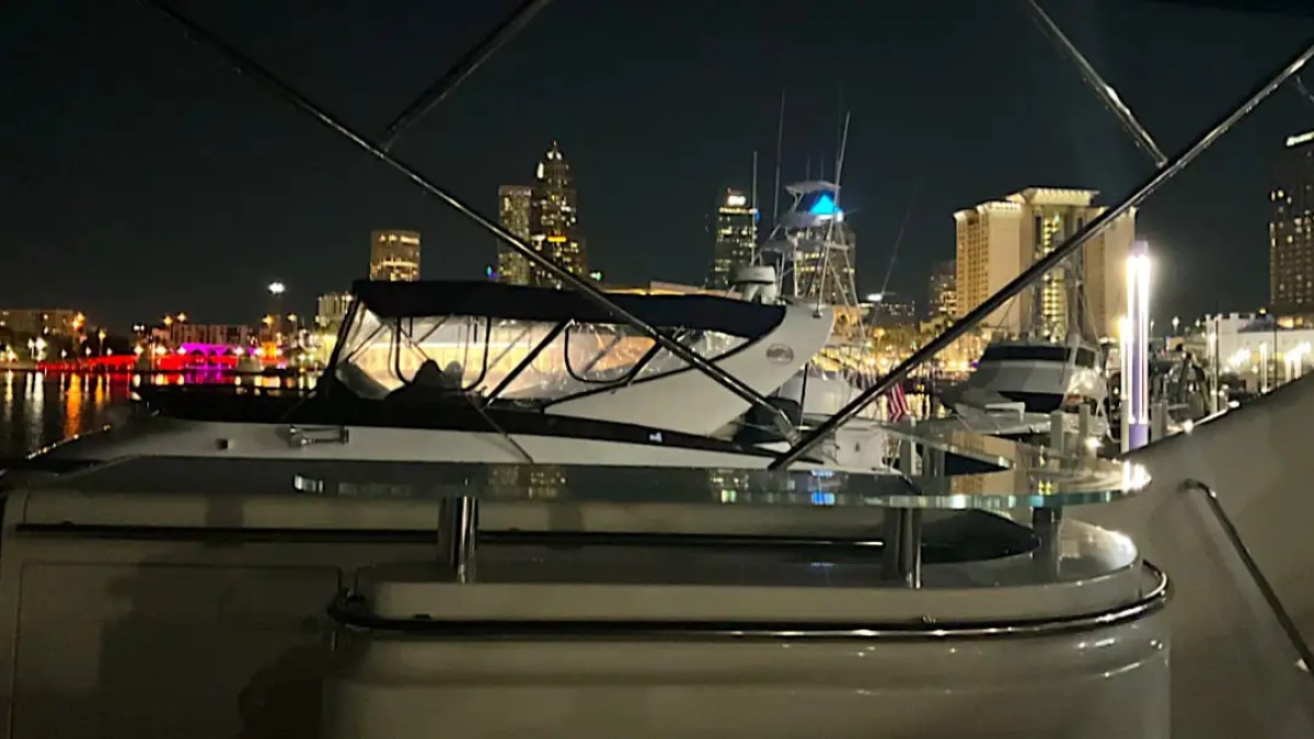67' Uniesse - Yacht Rental in Tampa, Florida