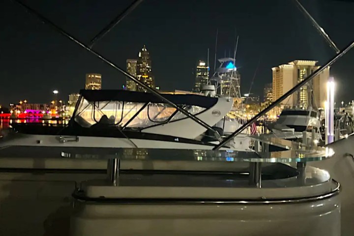 67' Uniesse - Yacht Rental in Tampa, Florida