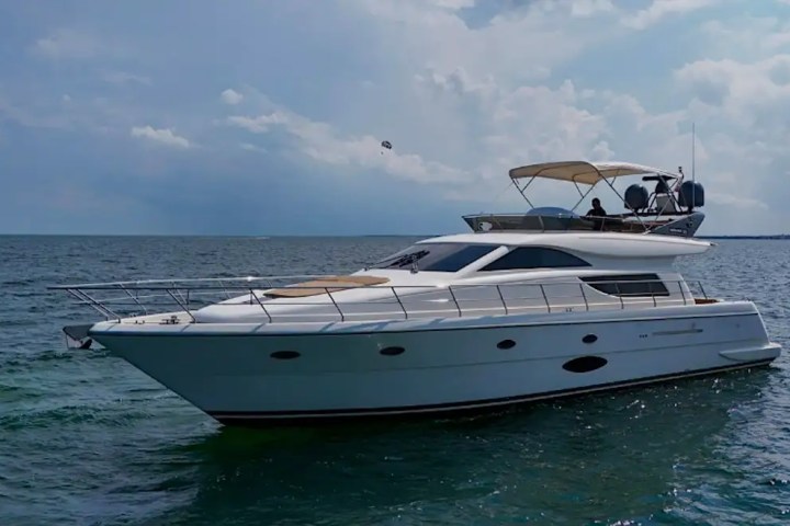 67' Uniesse - Yacht Rental in Tampa, Florida