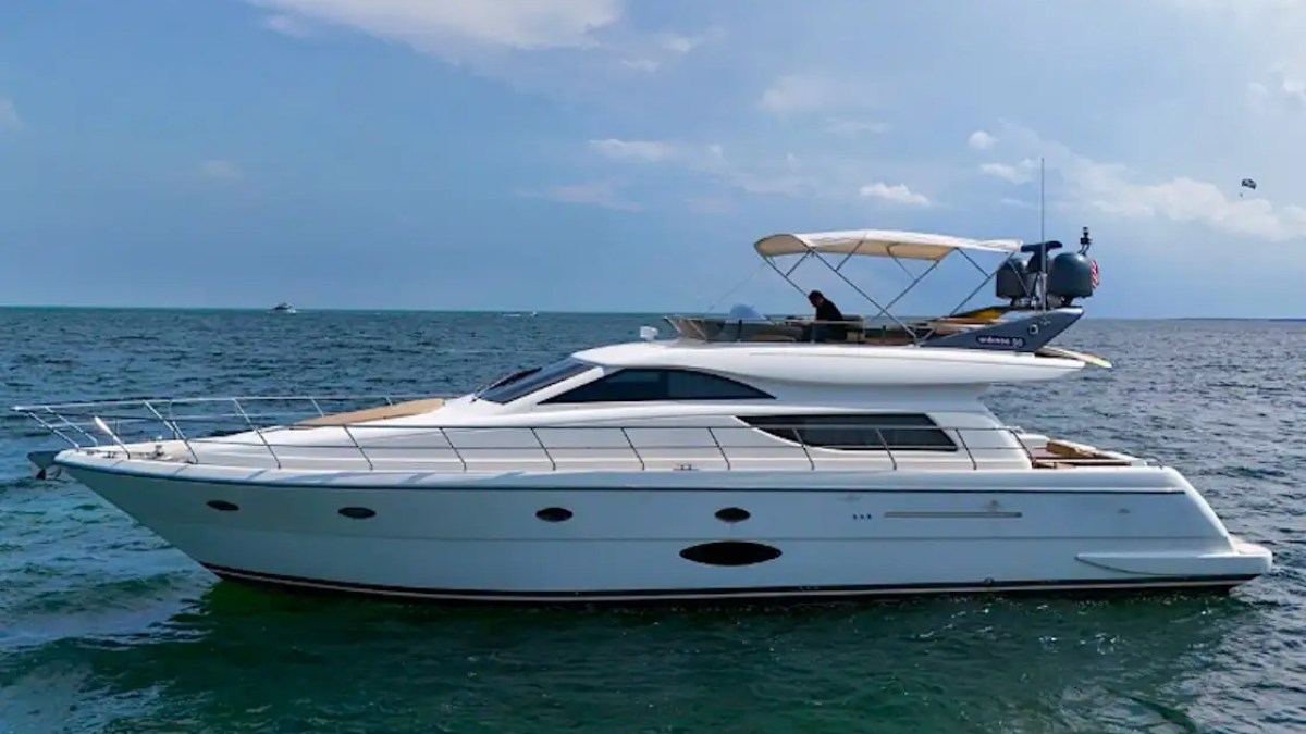 67' Uniesse - Yacht Rental in Tampa, Florida