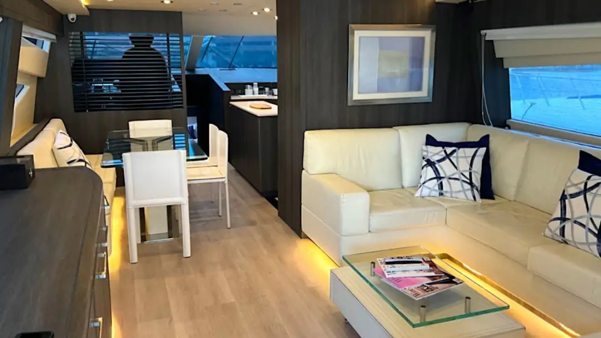 67' Uniesse - Yacht Rental in Tampa, Florida