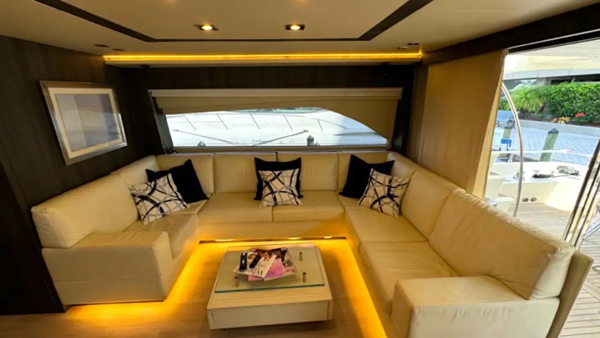 67' Uniesse - Yacht Rental in Tampa, Florida