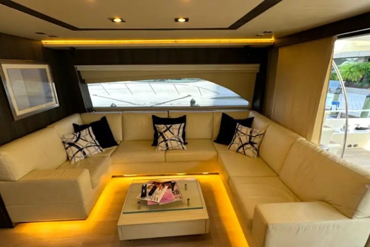 67' Uniesse - Yacht Rental in Tampa, Florida