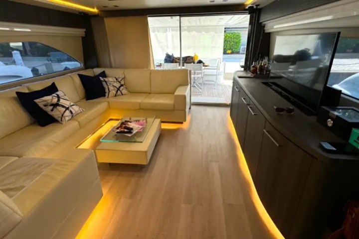 67' Uniesse - Yacht Rental in Tampa, Florida