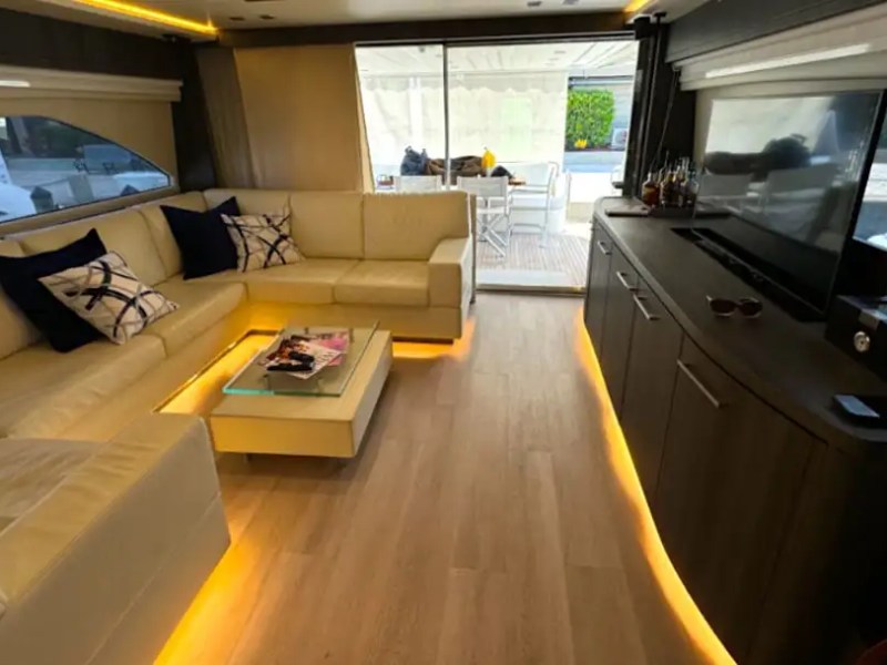67' Uniesse - Yacht Rental in Tampa, Florida