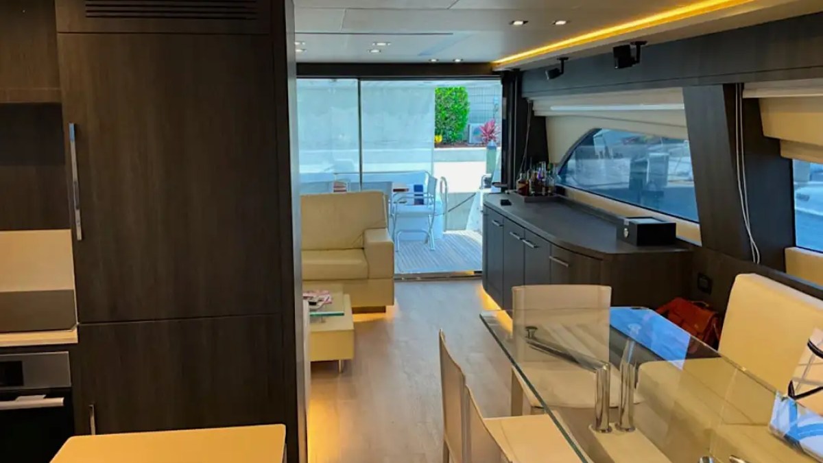 67' Uniesse - Yacht Rental in Tampa, Florida