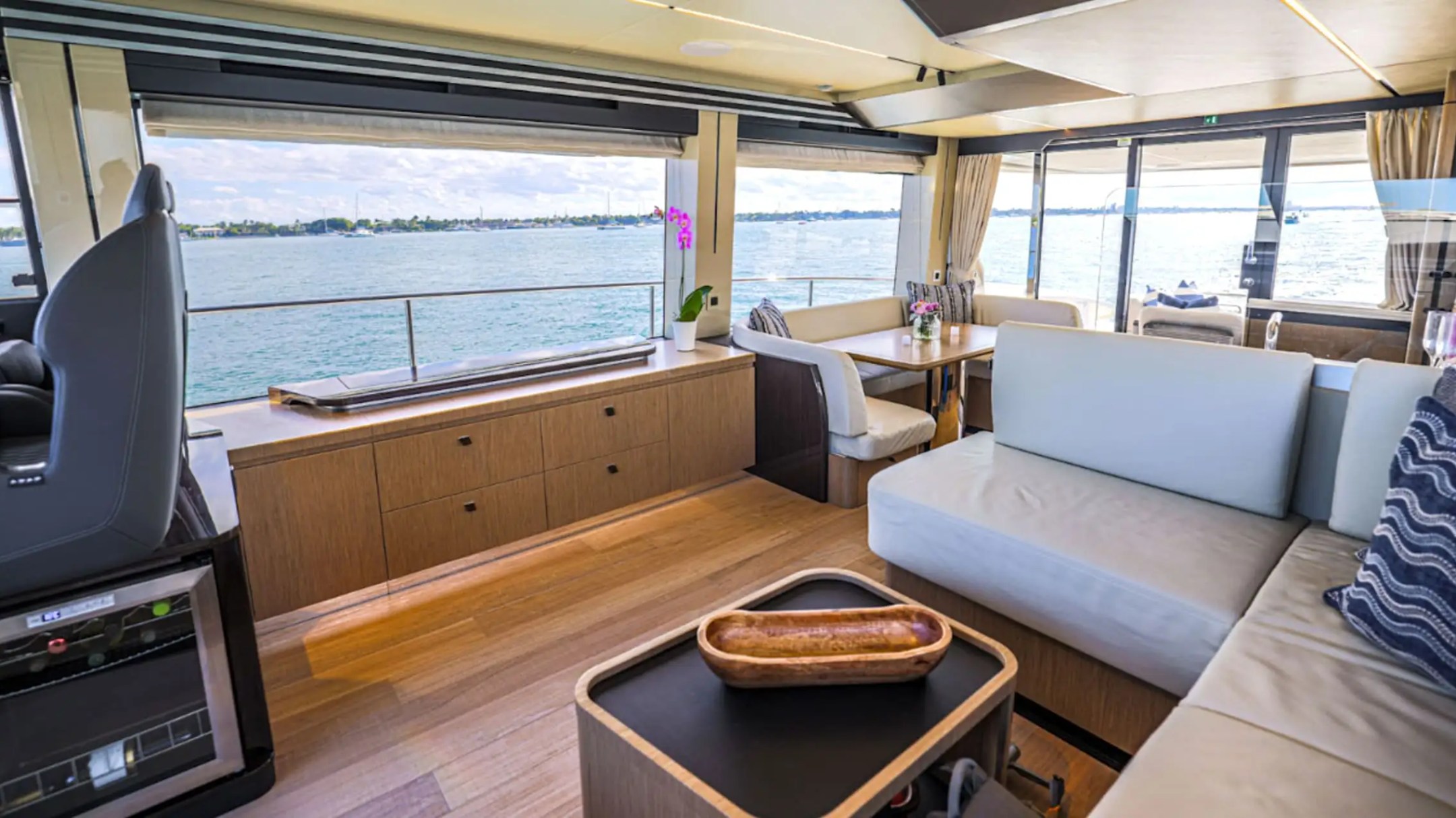 60' Absolute - Yacht Rental in Palm Beach, Florida