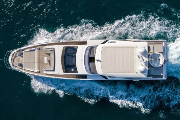 88′ Azimut swim platform Nassau