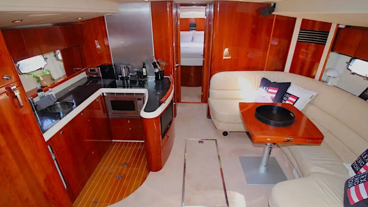 52' Fairline - Yacht Rental in Riviera Beach, Florida