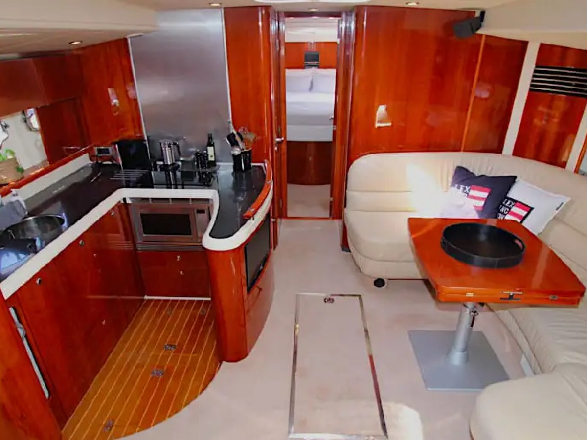 52' Fairline - Yacht Rental in Riviera Beach, Florida