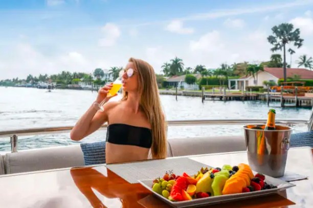 85' Horizon - Yacht Rental in Palm Beach, Florida