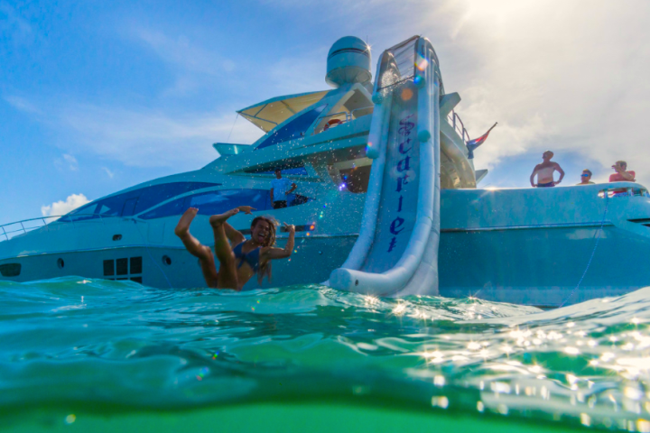103' Azimut - Yacht Rental in Miami, Florida