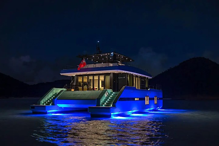 70' Sunreef- Yacht Rental in Miami Beach, Florida