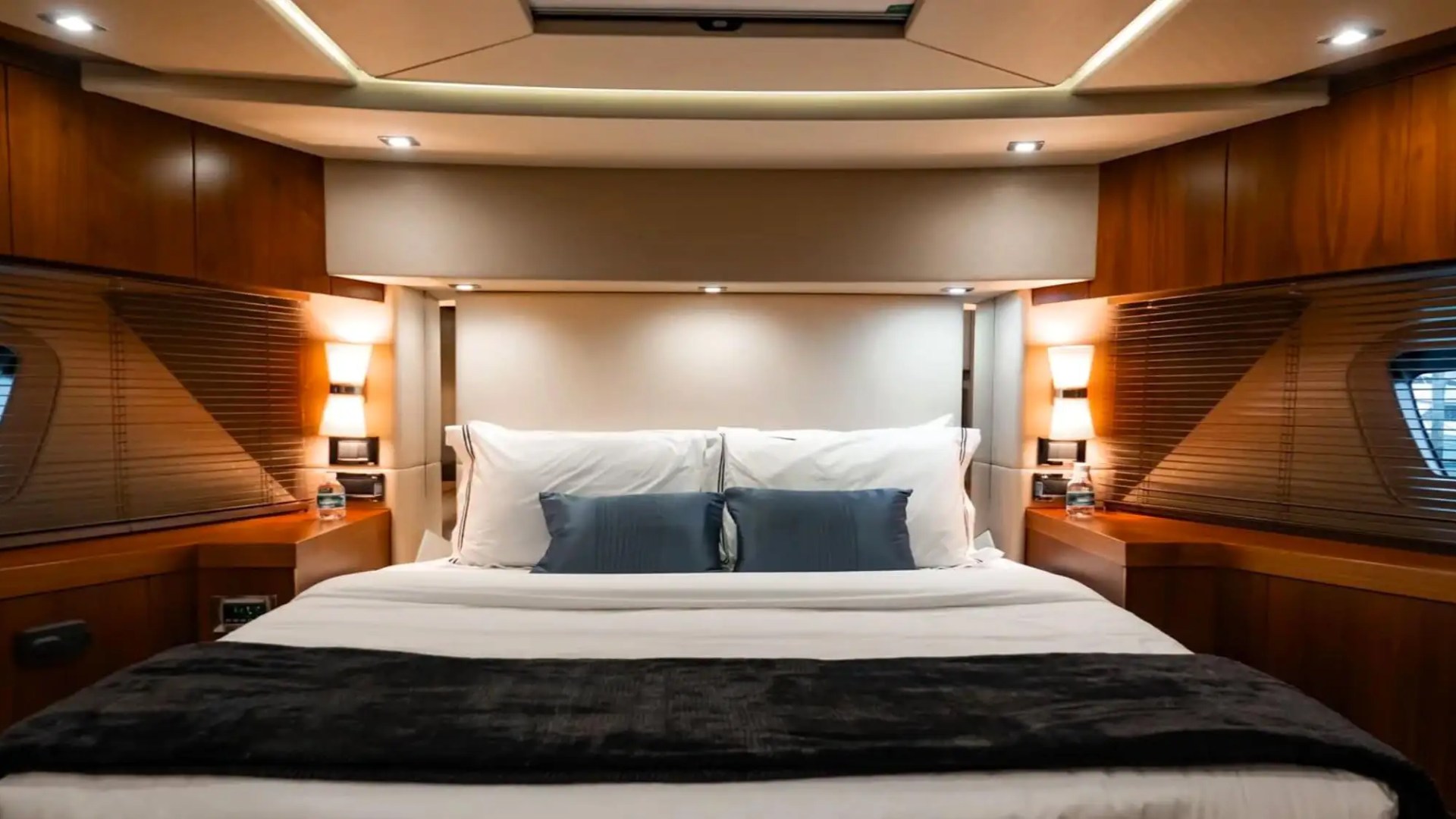 75' SunSeeker [2] - Yacht Rental in Nassau, Bahamas