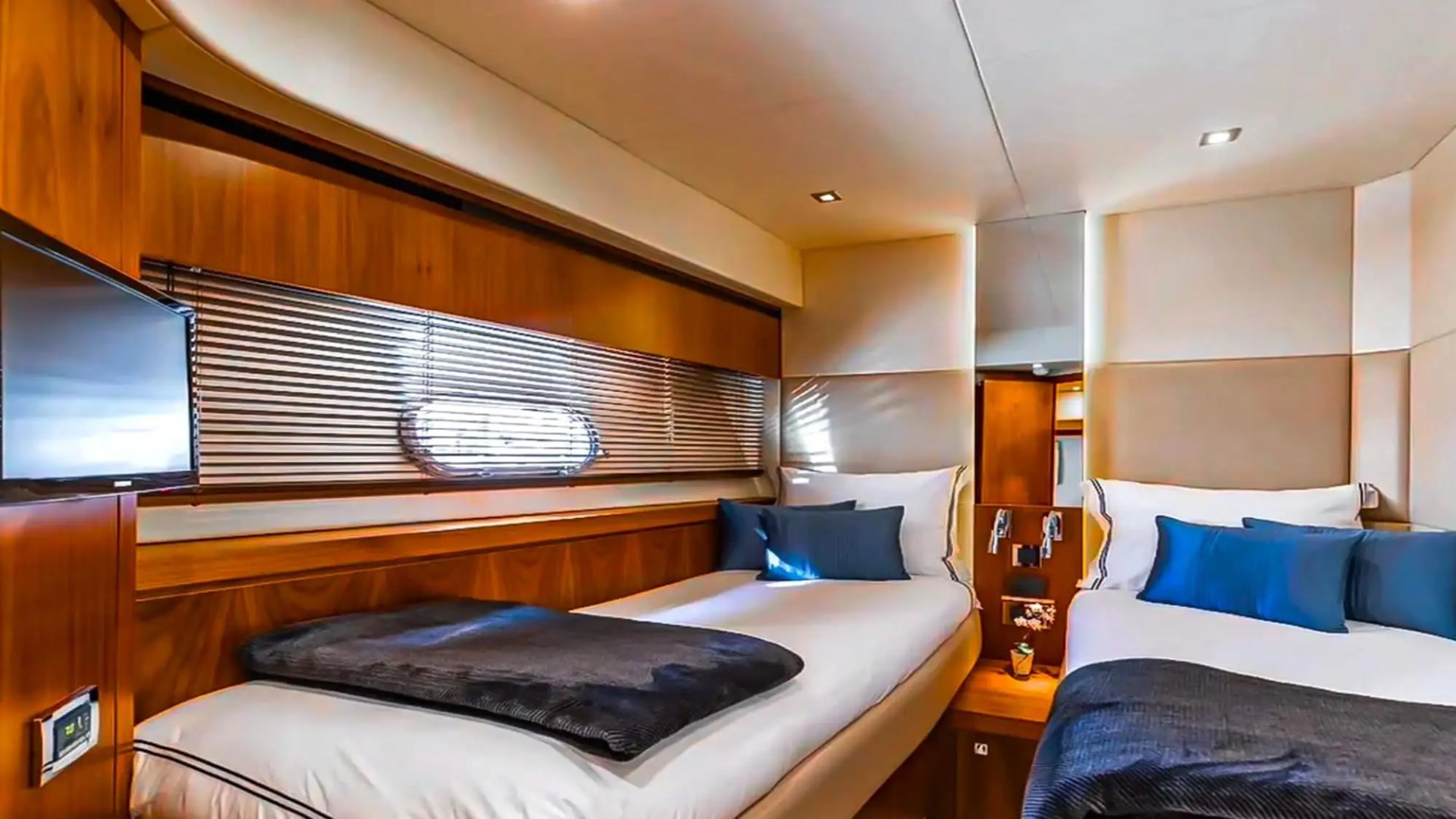 75' SunSeeker [2] - Yacht Rental in Nassau, Bahamas