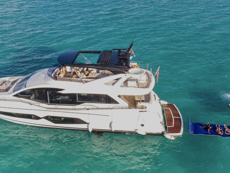 76′ Sunseeker luxury yacht charter Nassau – exterior view