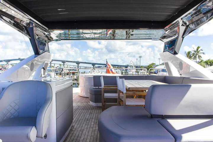 76′ Sunseeker master suite Nassau