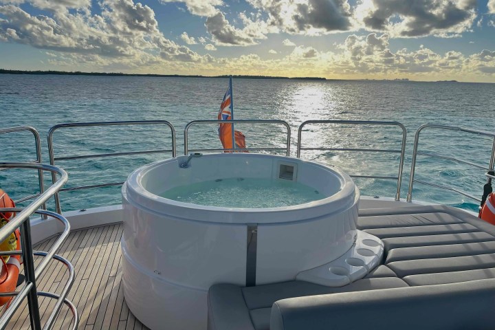 76′ Sunseeker foredeck sunpads Nassau