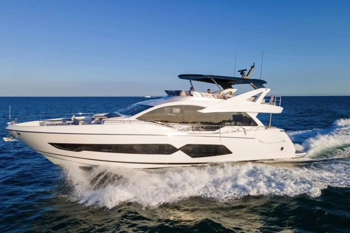 76′ Sunseeker guest cabin Nassau