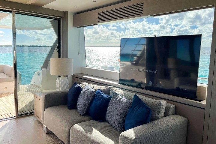 76′ Sunseeker side profile Nassau