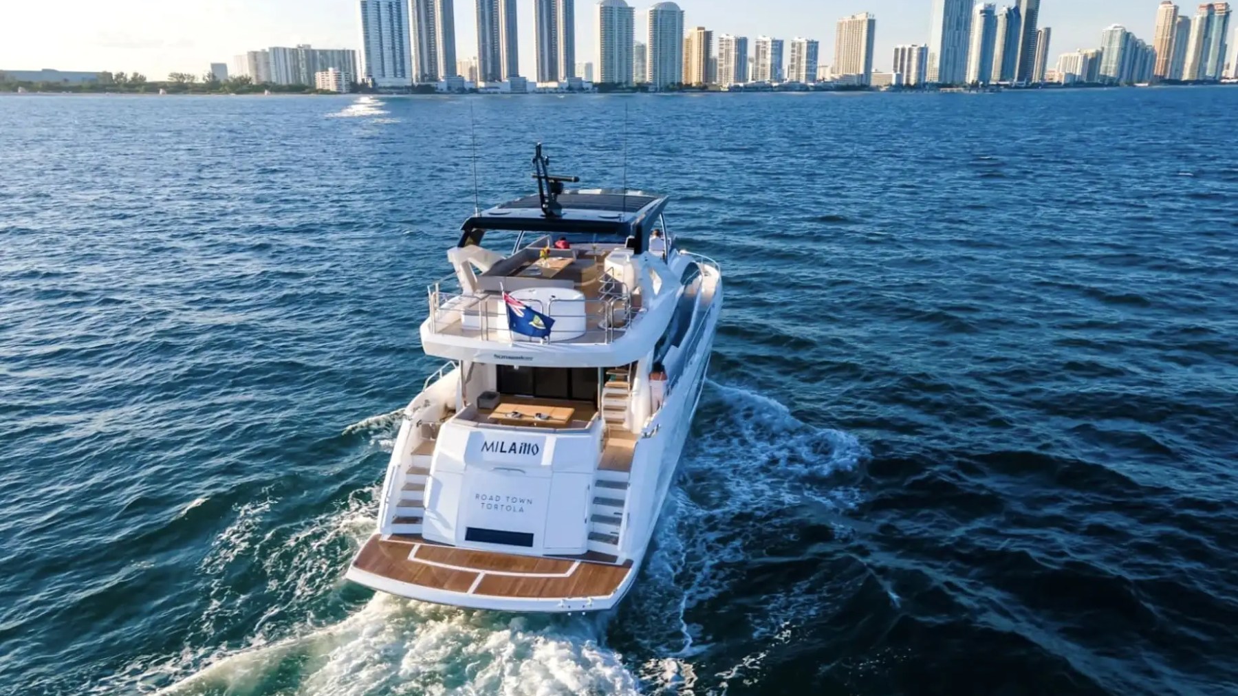 76′ Sunseeker dining area Nassau