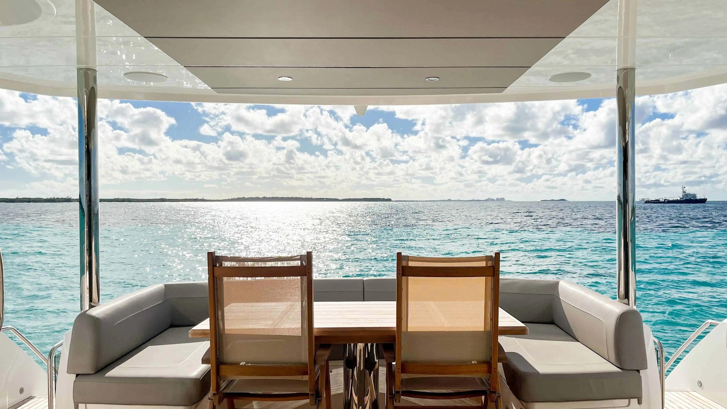 76′ Sunseeker flybridge lounge Nassau