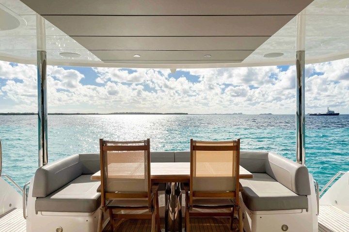 76′ Sunseeker flybridge lounge Nassau