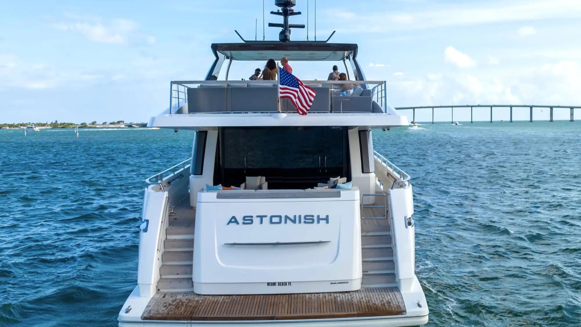 97' San Lorenzo - Yacht Rental in Miami Beach, Florida