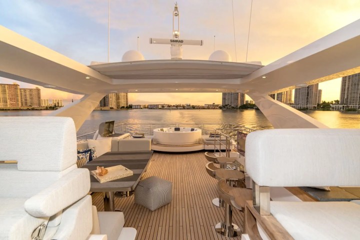88′ Azimut water toys deck Nassau
