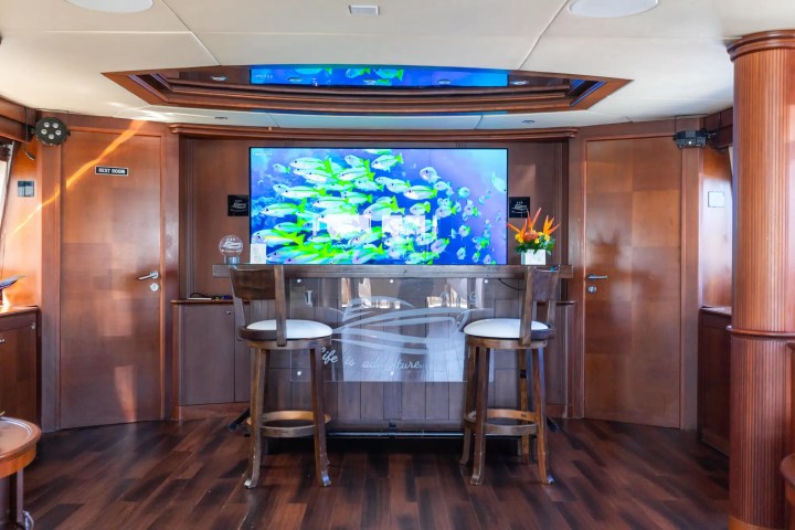 100' Azimut - Yacht Rental in Miami, Florida