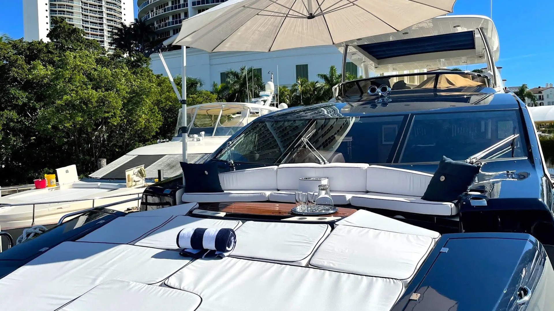 90' SunSeeker - Yacht Rental in Miami Beach, Florida