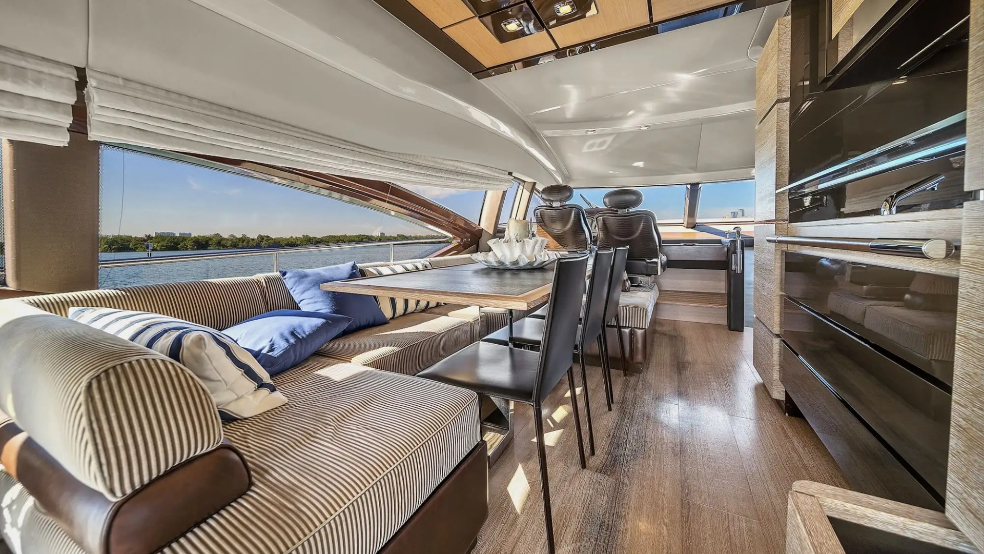 70′ Azimut swim platform Aventura