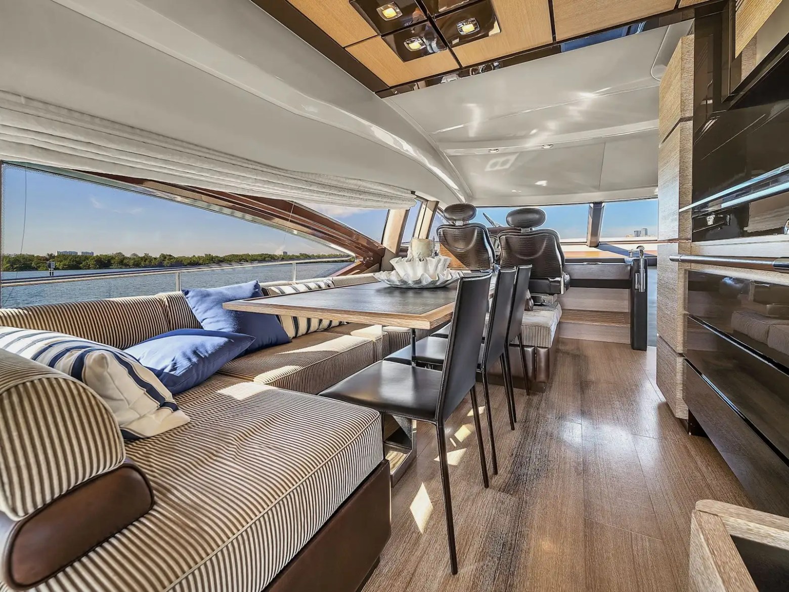 70′ Azimut swim platform Aventura
