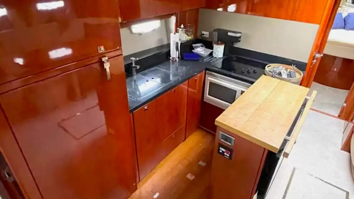 52' Fairline - Yacht Rental in Riviera Beach, Florida