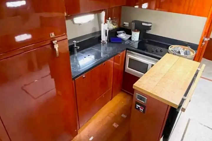 52' Fairline - Yacht Rental in Riviera Beach, Florida