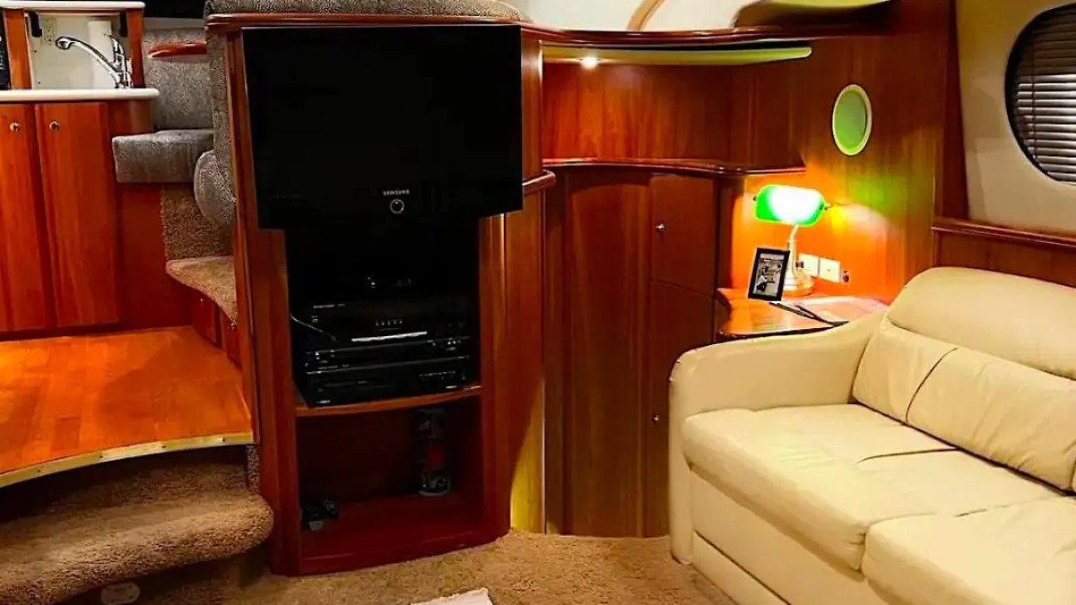 46′ Silverton boat interior décor accents