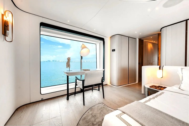 118' Azimut - Yacht Rental in Miami, Florida