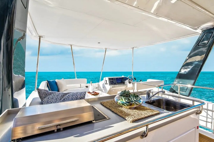 43′ Leopard anchored off Miami Beach shore