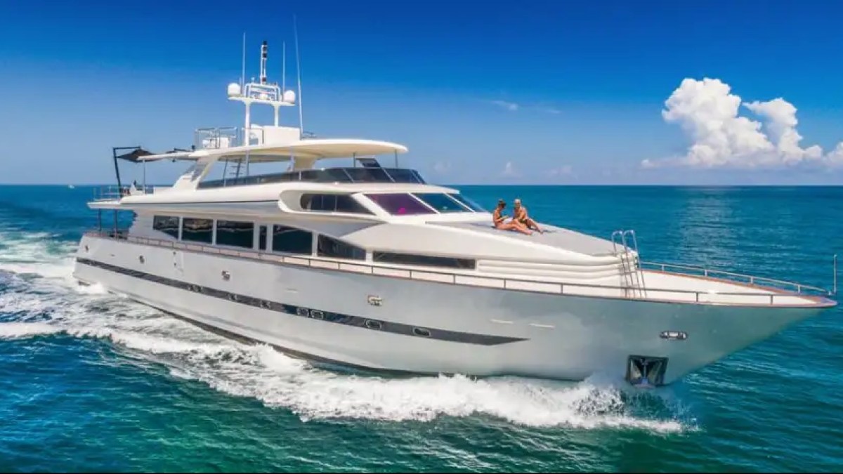 110' Horizon - Yacht Rental in Miami Beach, Florida