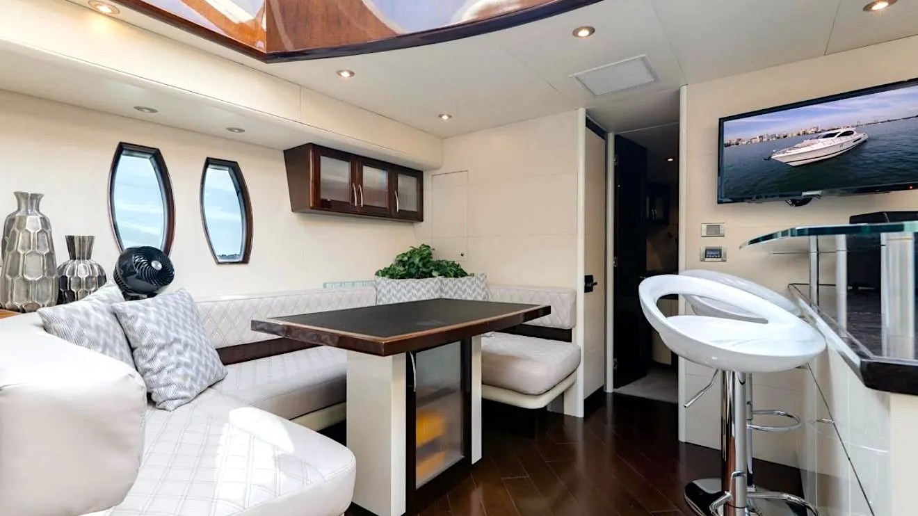 Dining + salon composition on 80′ Lazzara Miami