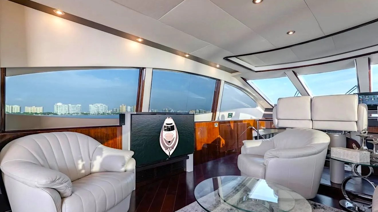 Salon lounge on 80′ Lazzara Miami