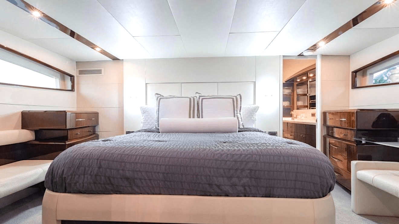 Master stateroom on 80′ Lazzara Miami