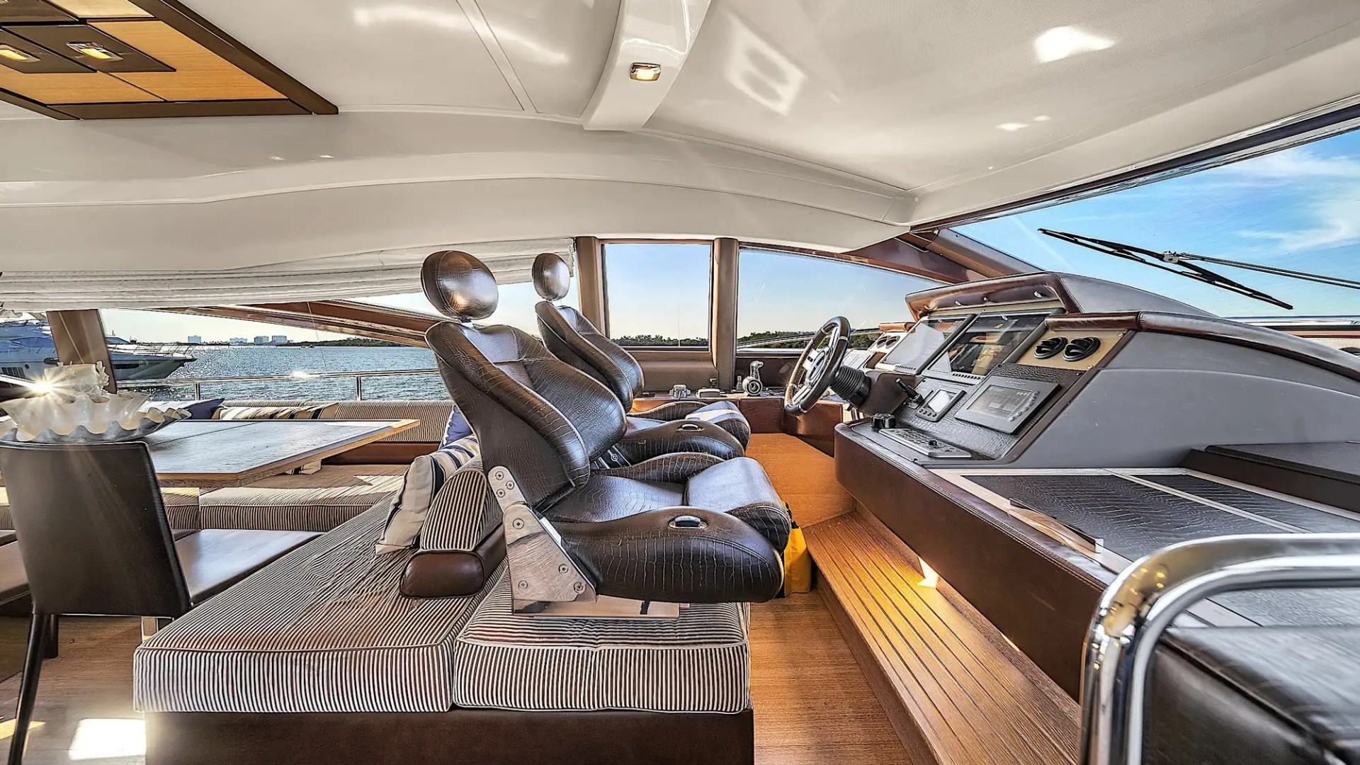 70′ Azimut water‑toy deck Aventura