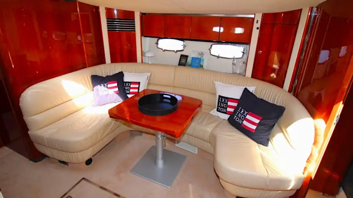 52' Fairline - Yacht Rental in Riviera Beach, Florida