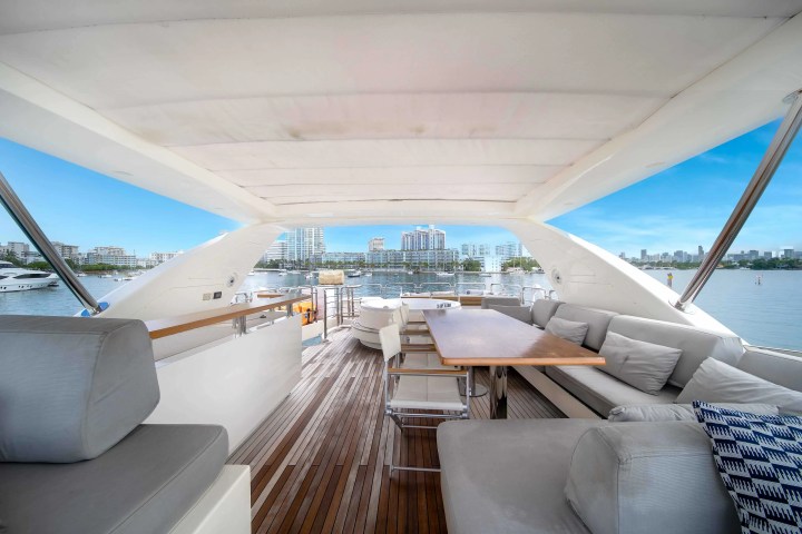 84′ Azimut sunset cruise Miami – image 08