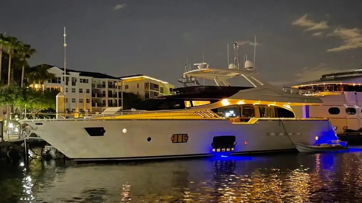 88' Ferretti - Yacht Rental in Fort Lauderdale, Florida